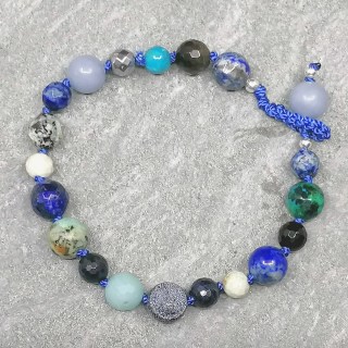 Edelstein Armband Blau, handgeknüpft, gehäkelter Verschluss